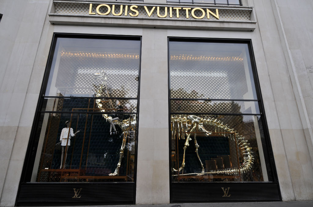 Vitrines Louis Vuitton : les plus belles et leur rôle marketing