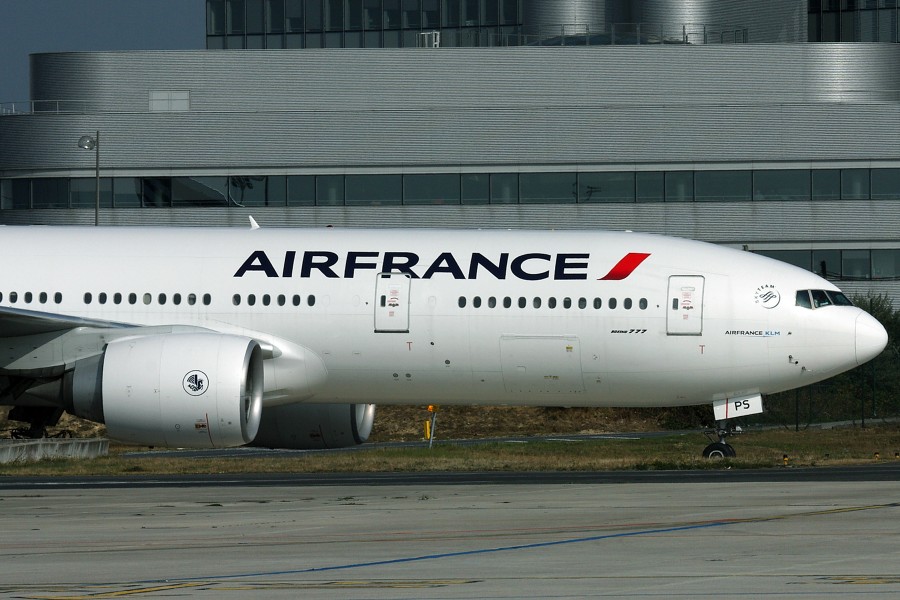 How does Air France – KLM deal with customer’s satisfaction?